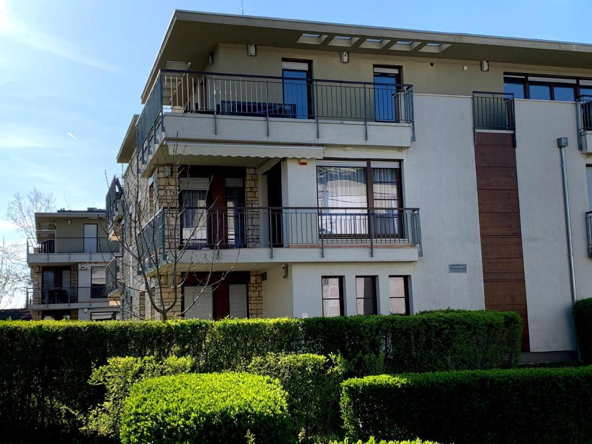 Lakeside Luxury Apartment Zamardi Exterior photo