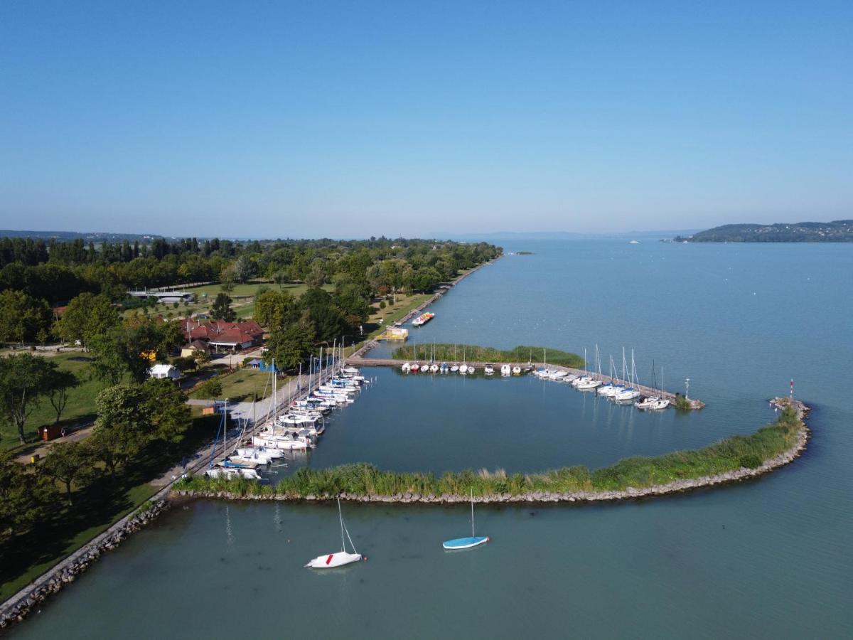Lakeside Luxury Apartment Zamardi Exterior photo