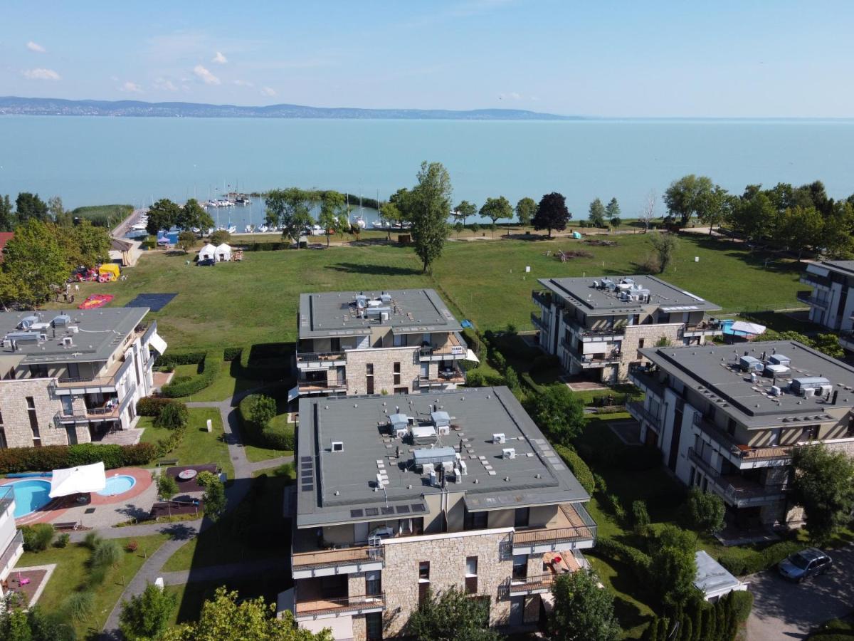 Lakeside Luxury Apartment Zamardi Exterior photo